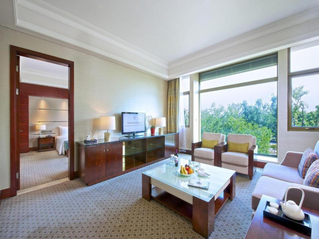 Suzhou Jinji Lake Grand Hotel Exterior photo
